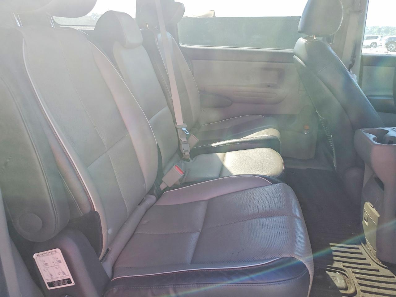 Kia Sedona Lx
