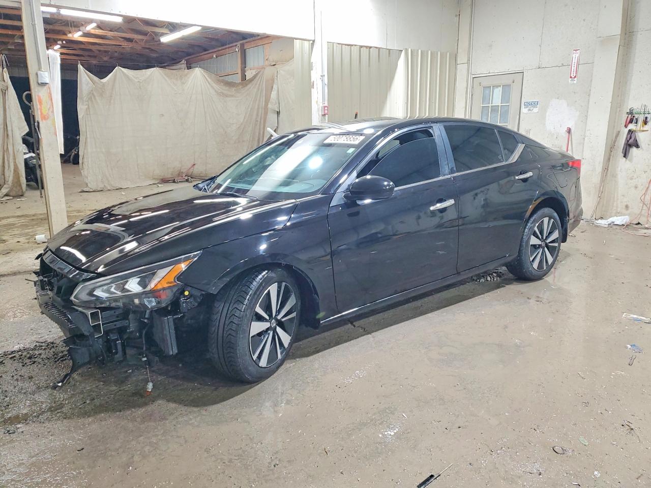 Salvage Nissan Altima Image