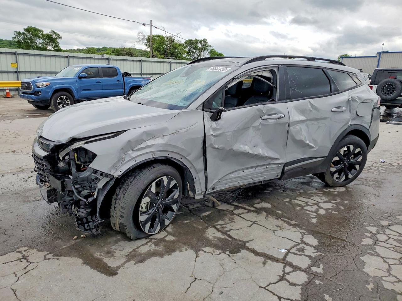 Salvage Kia Sportage Image