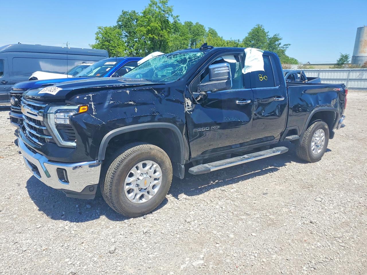 Salvage Chevrolet Silverado Image