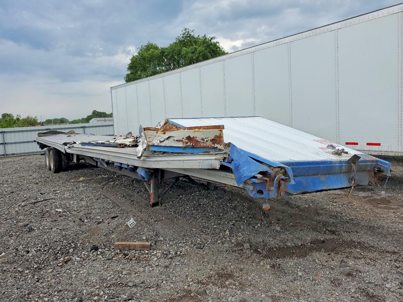 Salvage Utility Dry Freigh Image