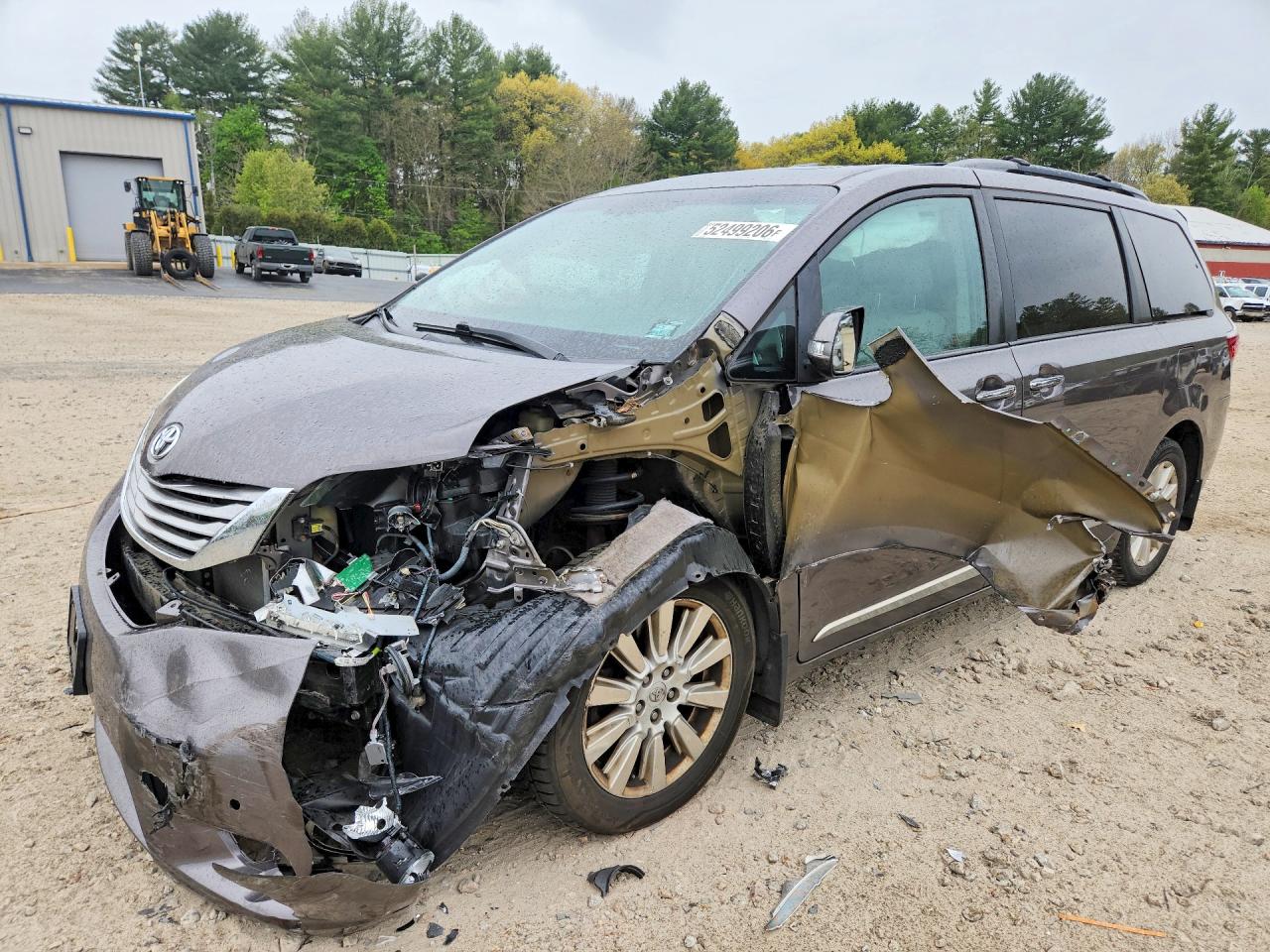 Salvage Toyota Sienna Image