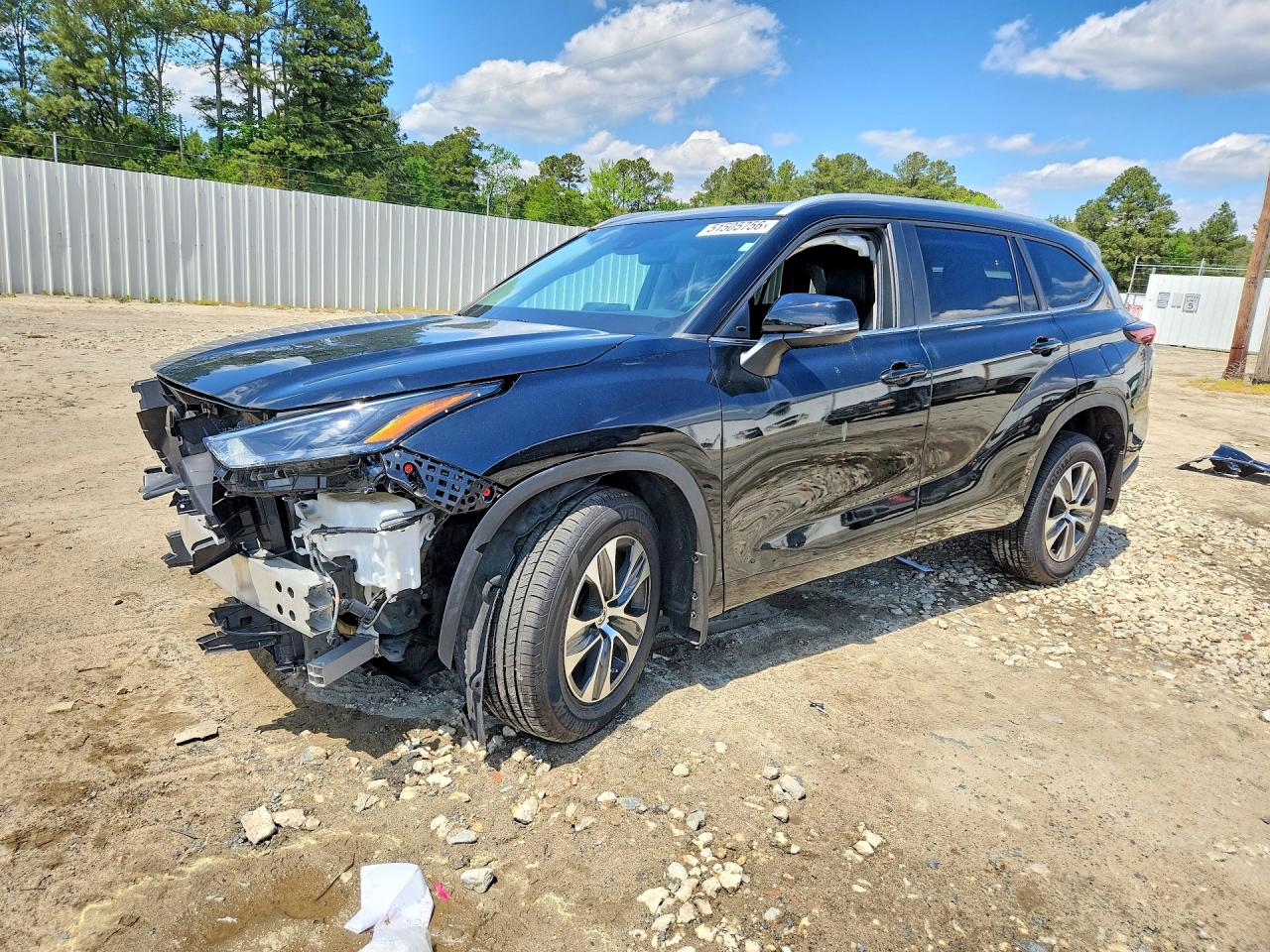 Salvage Toyota Highlander Image
