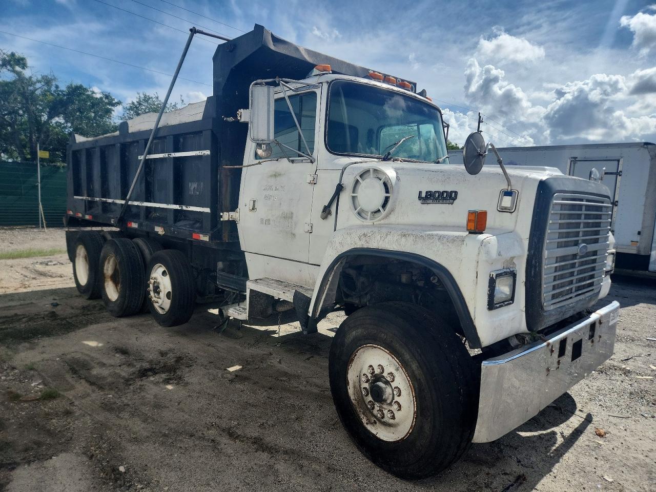 Salvage Ford L-Series Image