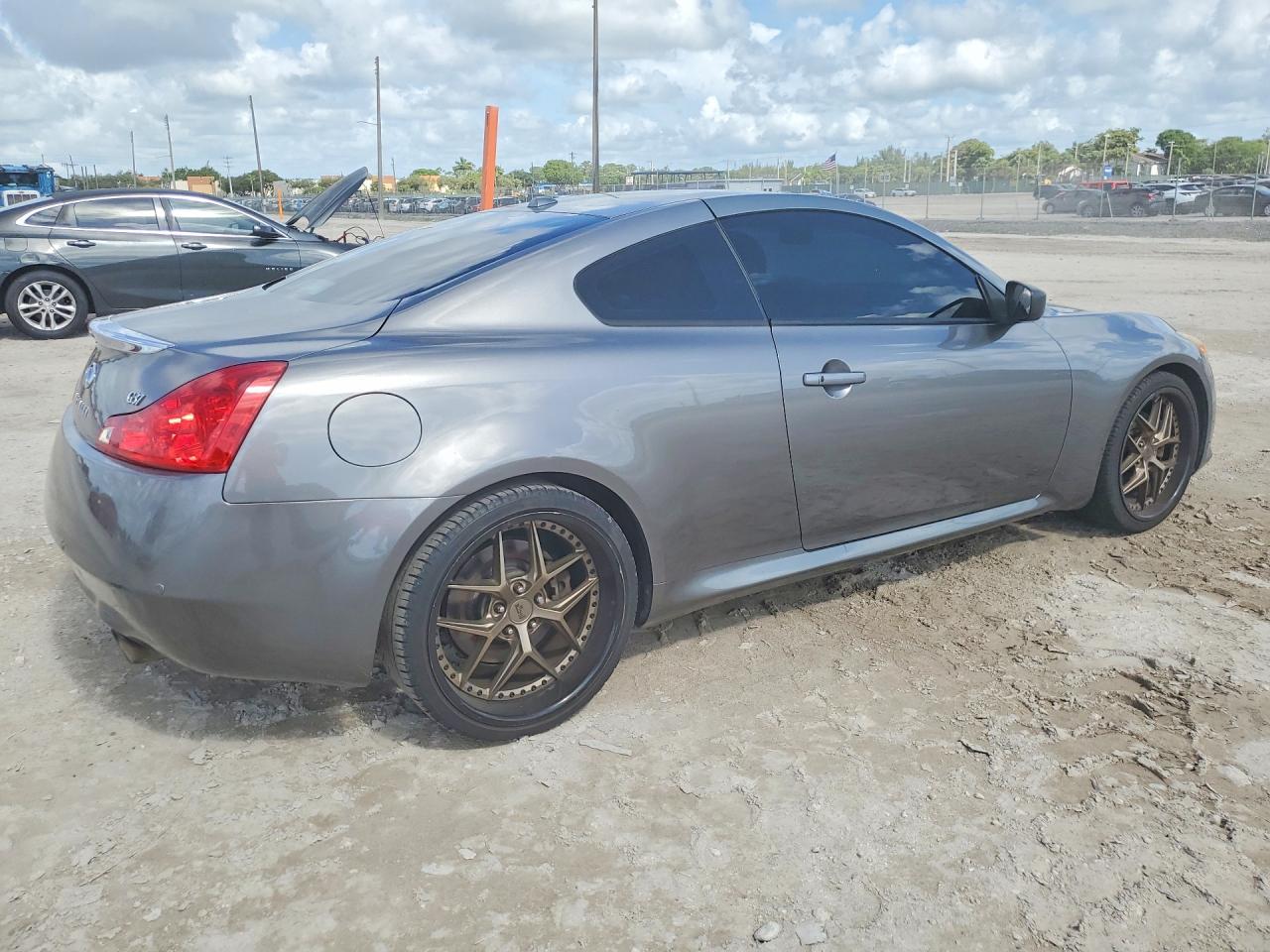 INFINITI G37 Base
