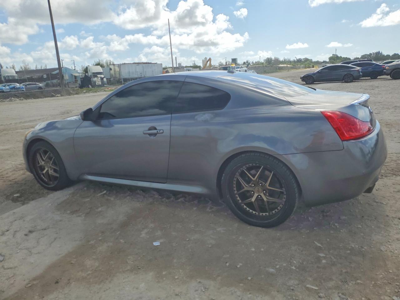 INFINITI G37 Base