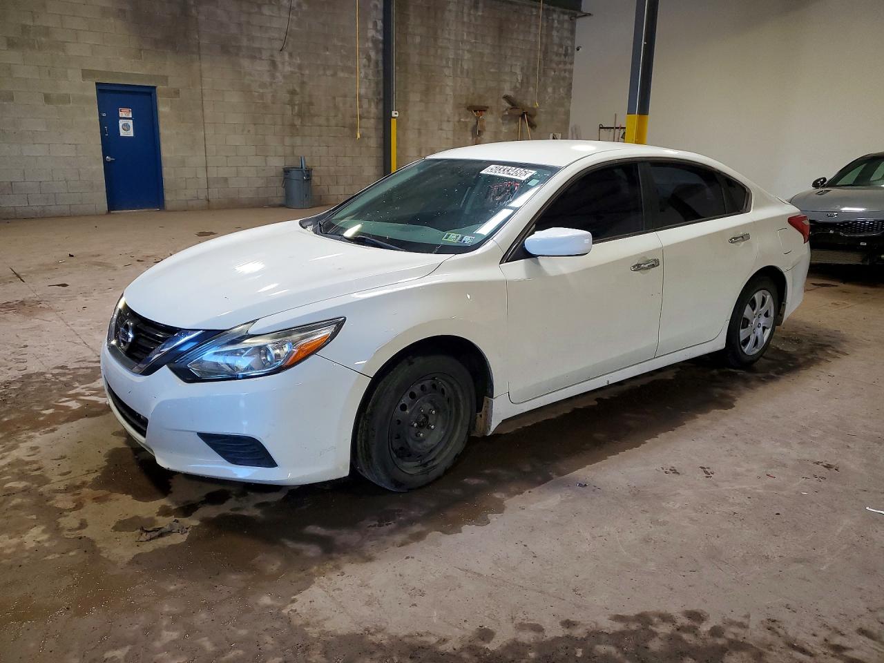 Salvage Nissan Altima Image