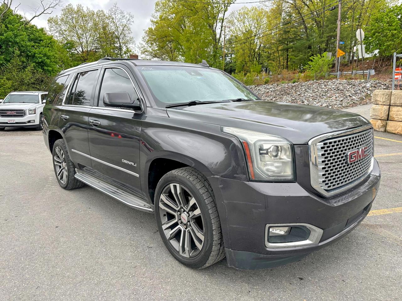 Salvage GMC Yukon Image