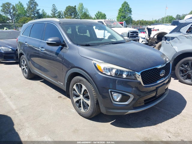 Salvage Kia Sorento Image