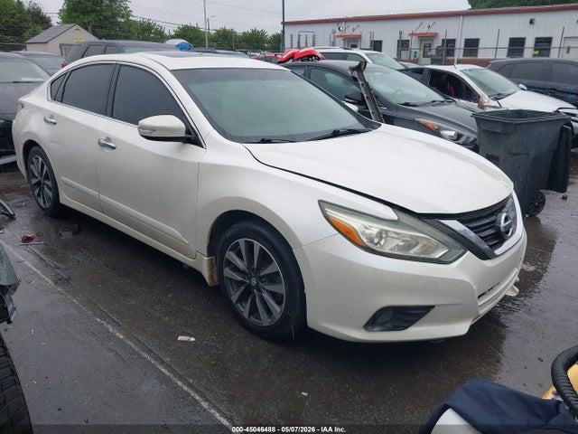Salvage Nissan Altima Image