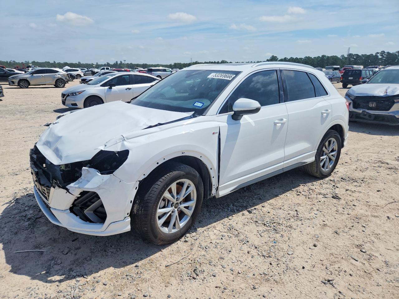 Salvage Audi Q3 Image