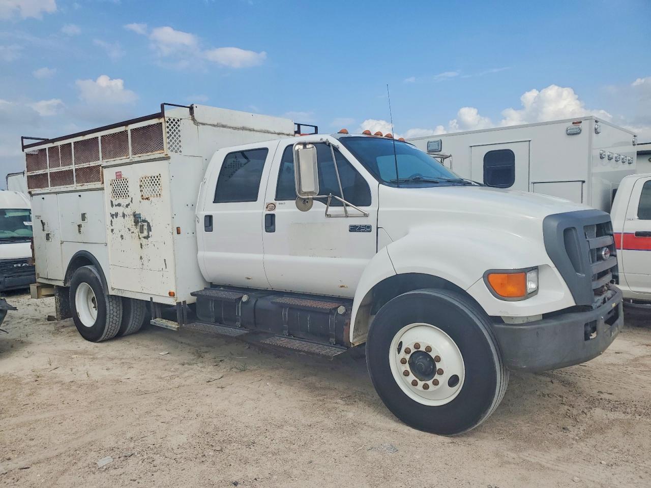 Salvage Ford F-750 Image