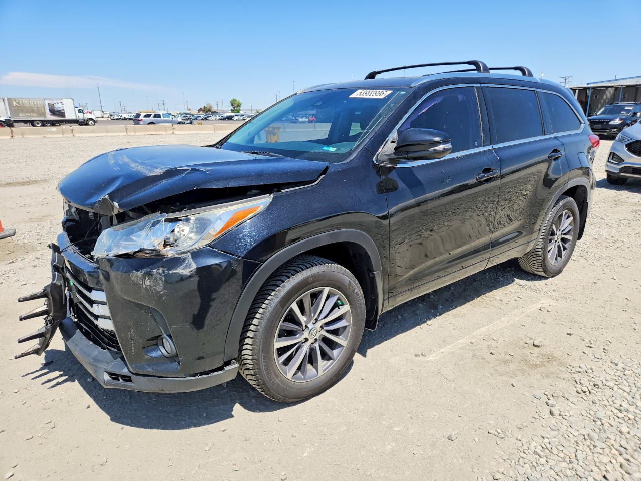 Salvage Toyota Highlander Image