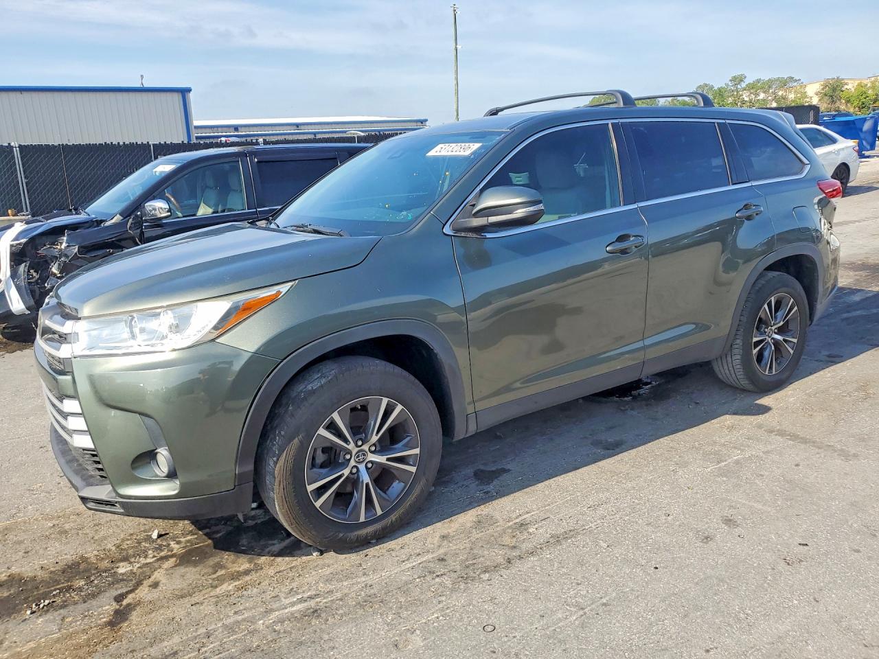 Salvage Toyota Highlander Image