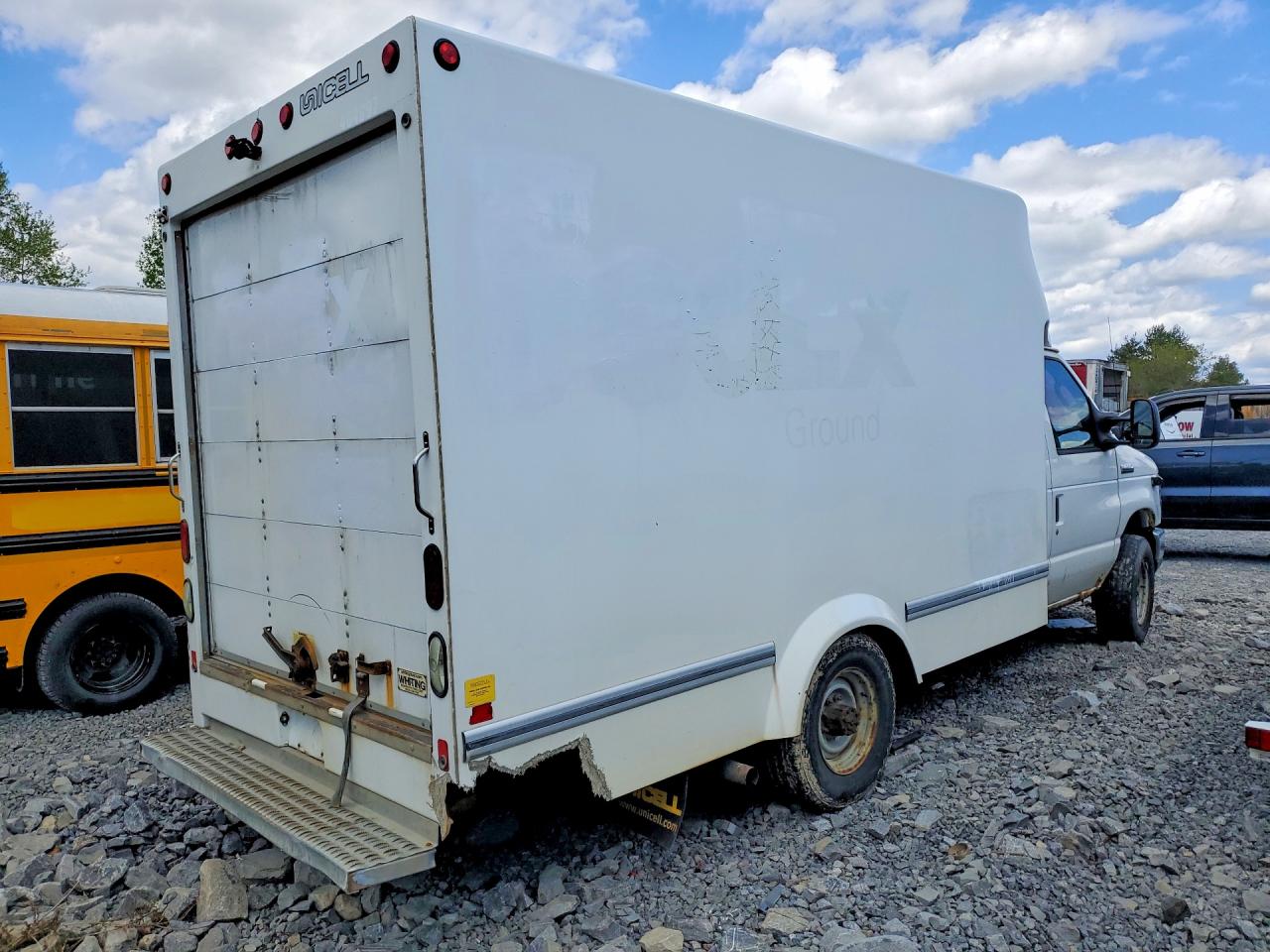 Ford Econoline E350 Super Duty Cutaway Van