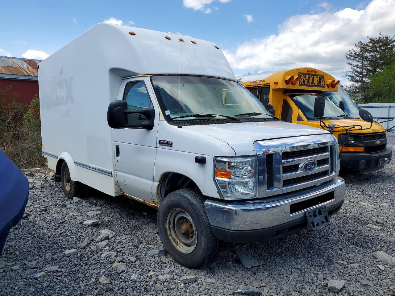Ford Econoline E350 Super Duty Cutaway Van