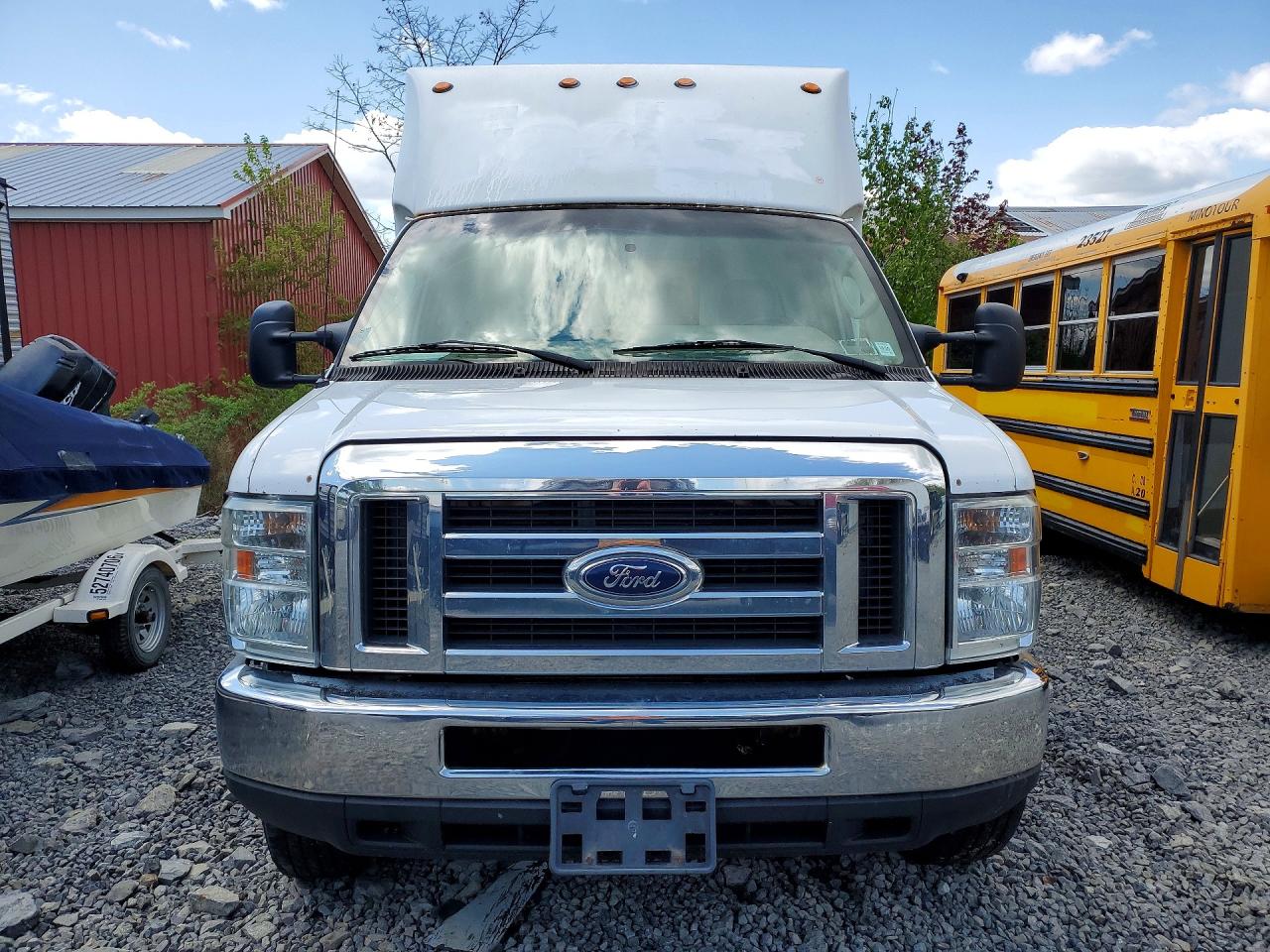 Ford Econoline E350 Super Duty Cutaway Van
