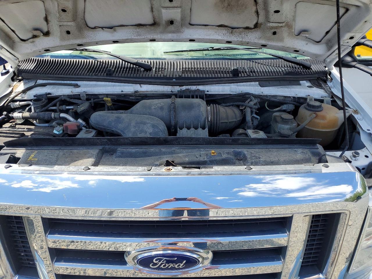 Ford Econoline E350 Super Duty Cutaway Van