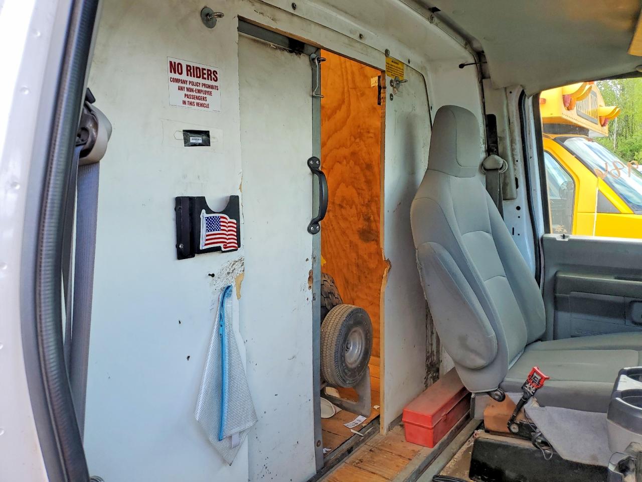 Ford Econoline E350 Super Duty Cutaway Van