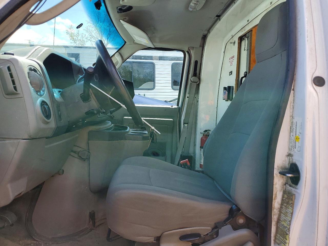 Ford Econoline E350 Super Duty Cutaway Van