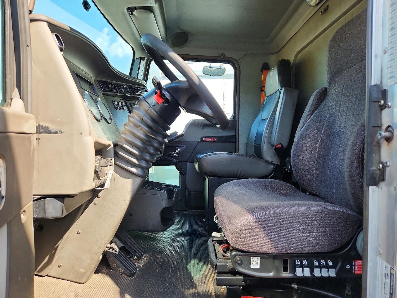Kenworth T370