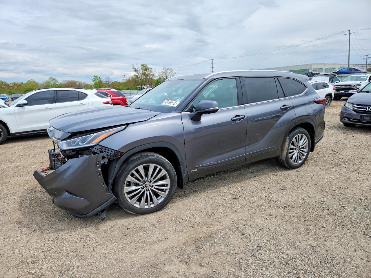 Salvage Toyota Highlander Image