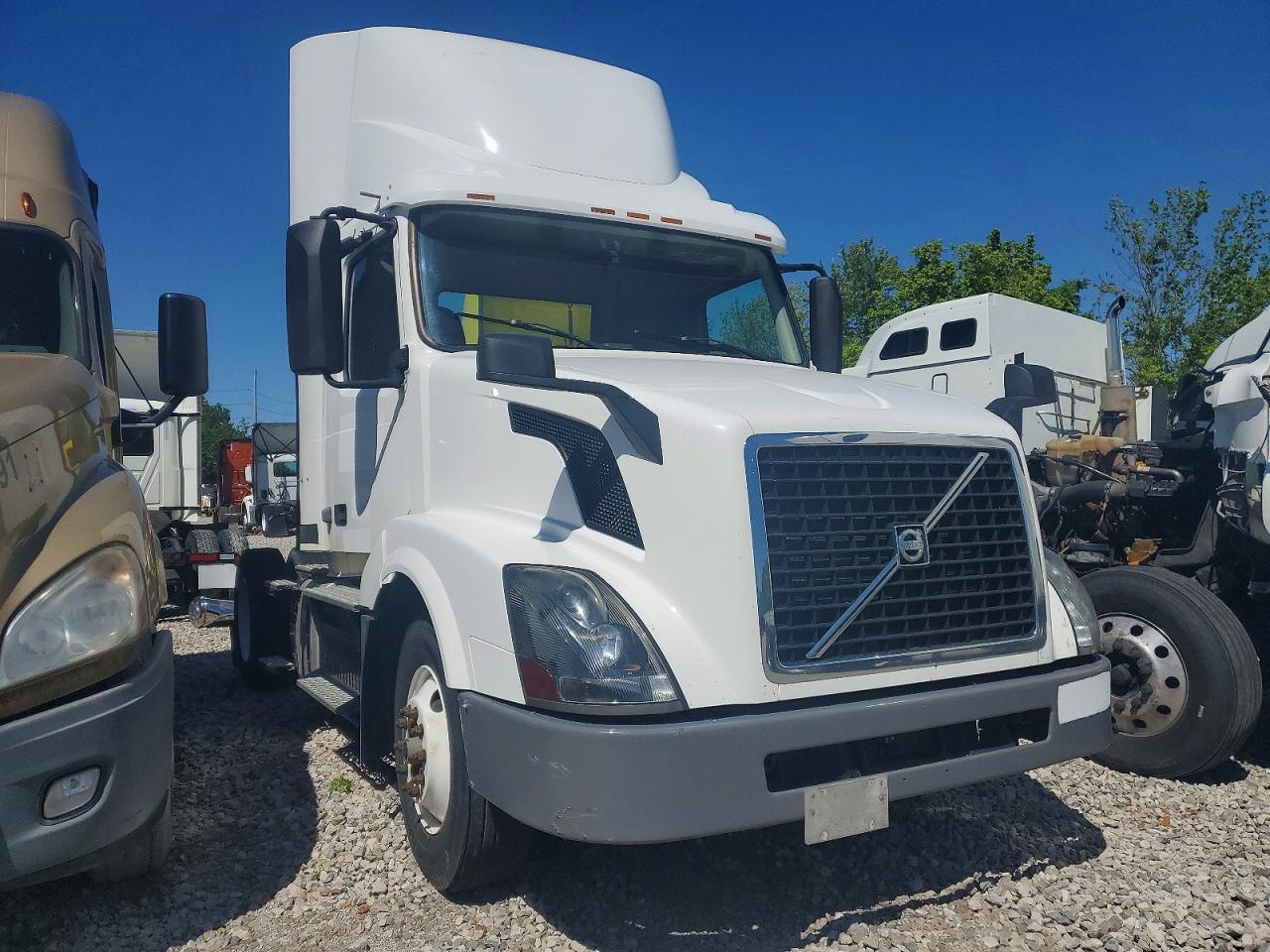 Salvage Volvo Vn Image