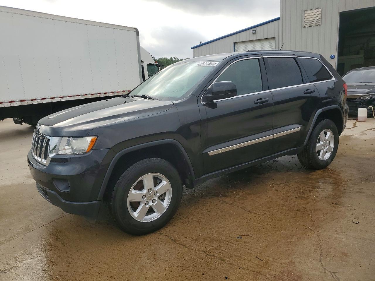 Salvage Jeep Cherokee Image
