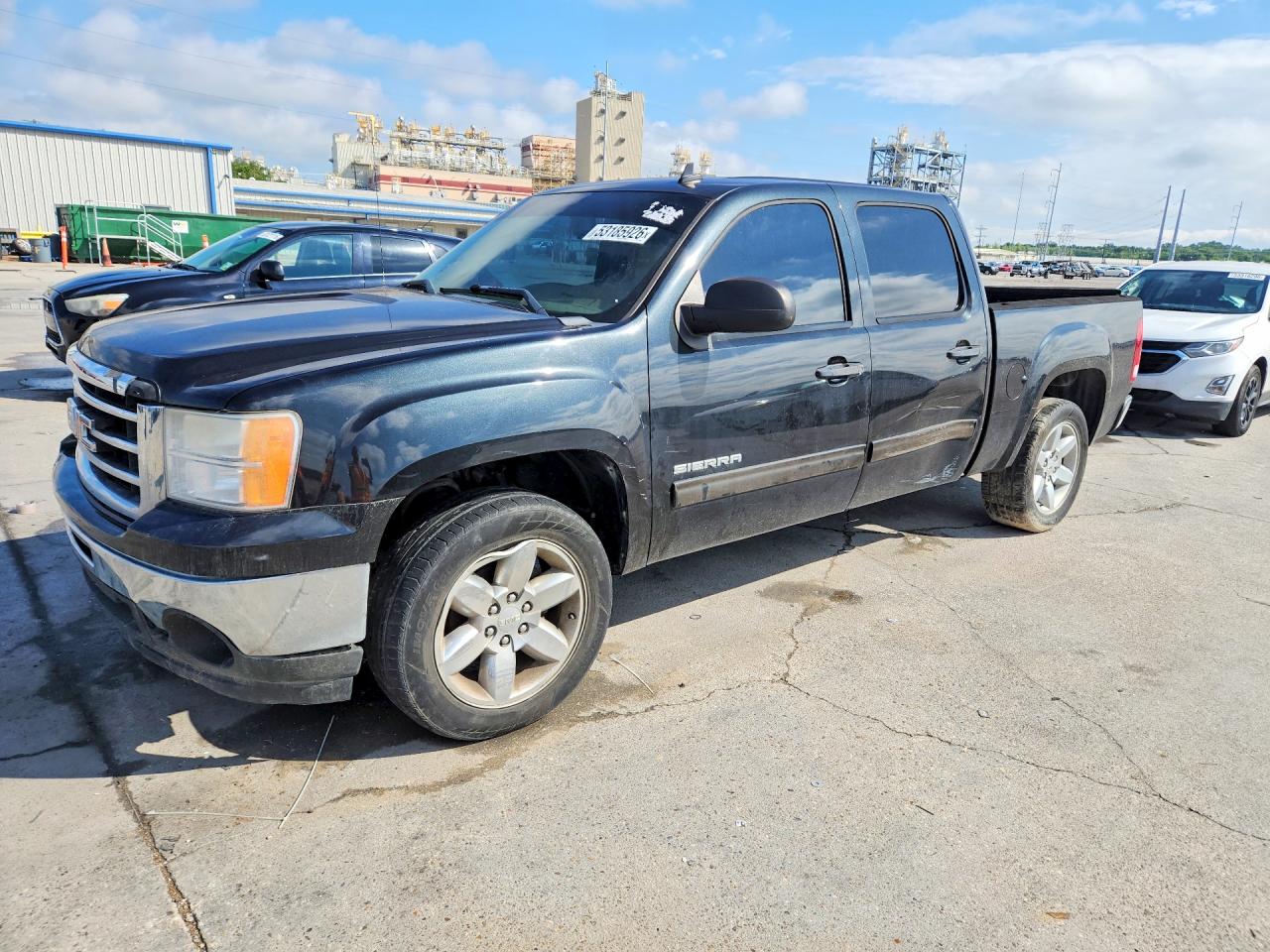 Salvage GMC Sierra Image
