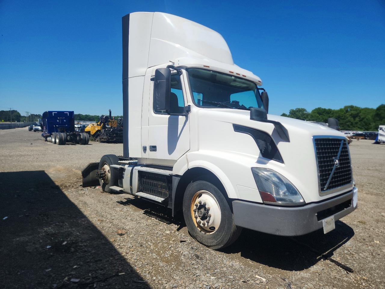 Salvage Volvo Vn Image