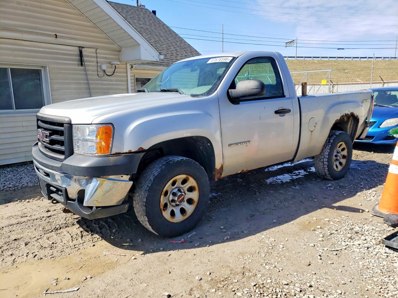Salvage GMC Sierra Image
