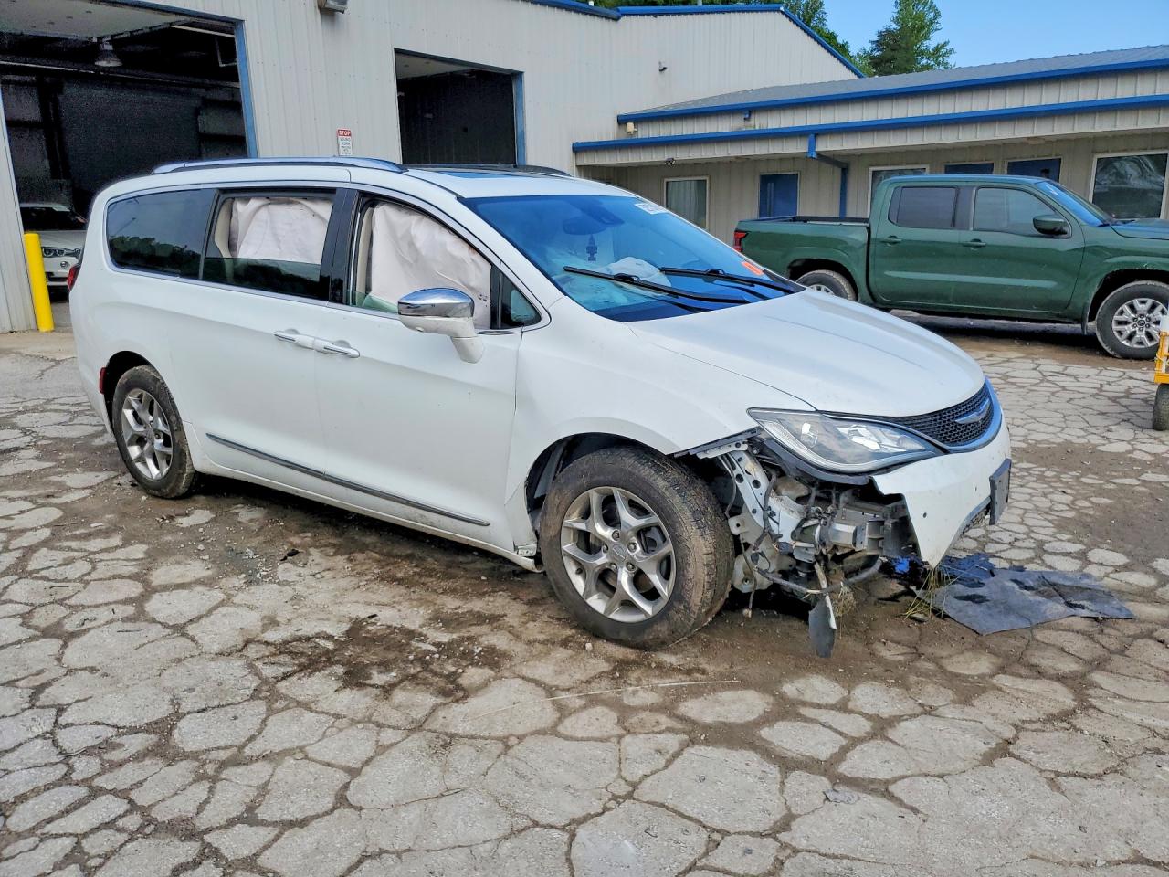 Chrysler Pacifica Limited