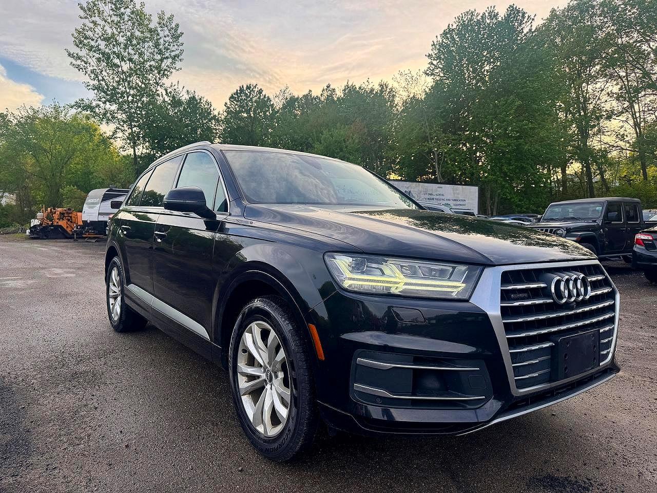 Salvage Audi Q7 Image
