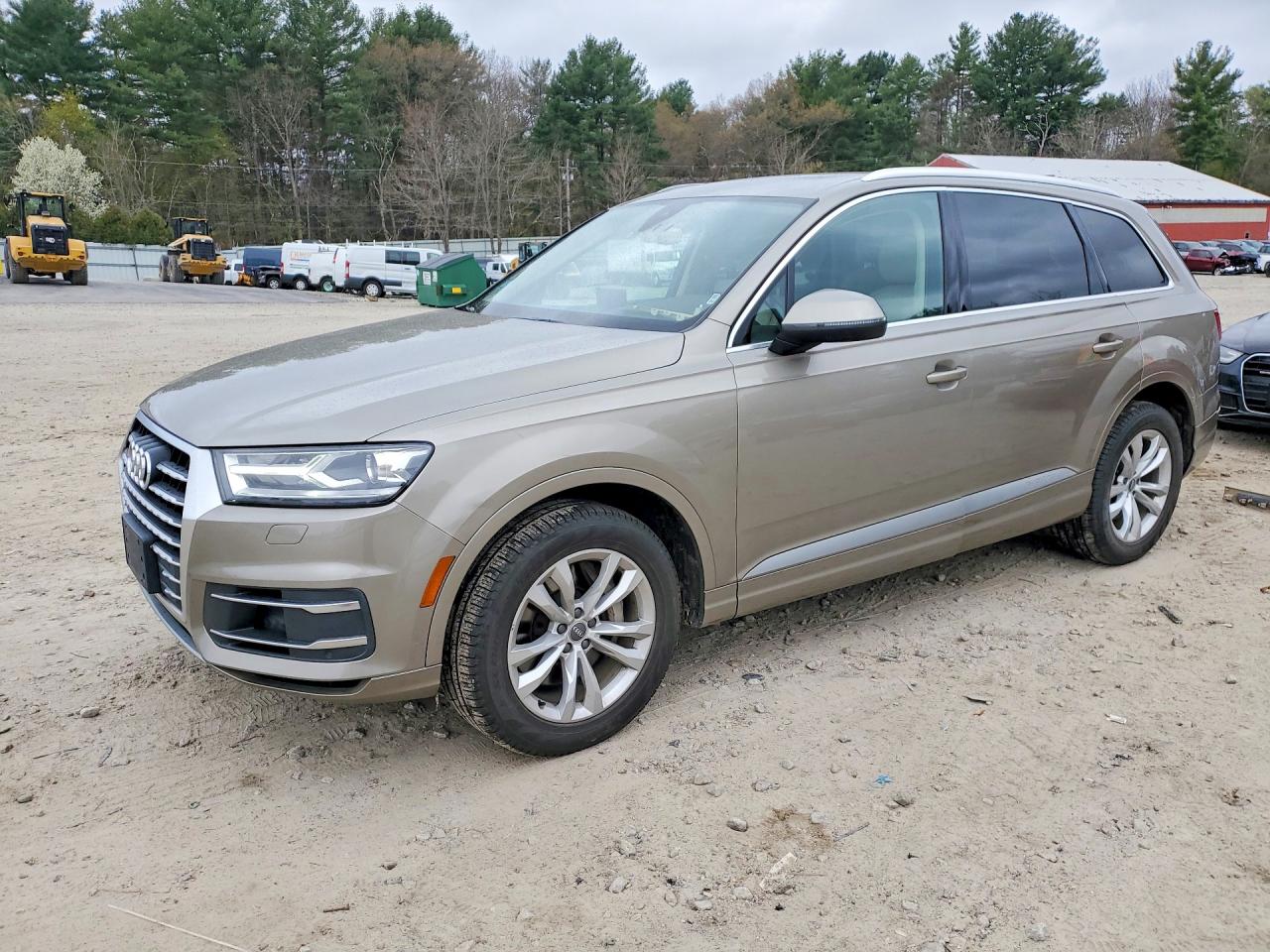 Salvage Audi Q7 Image