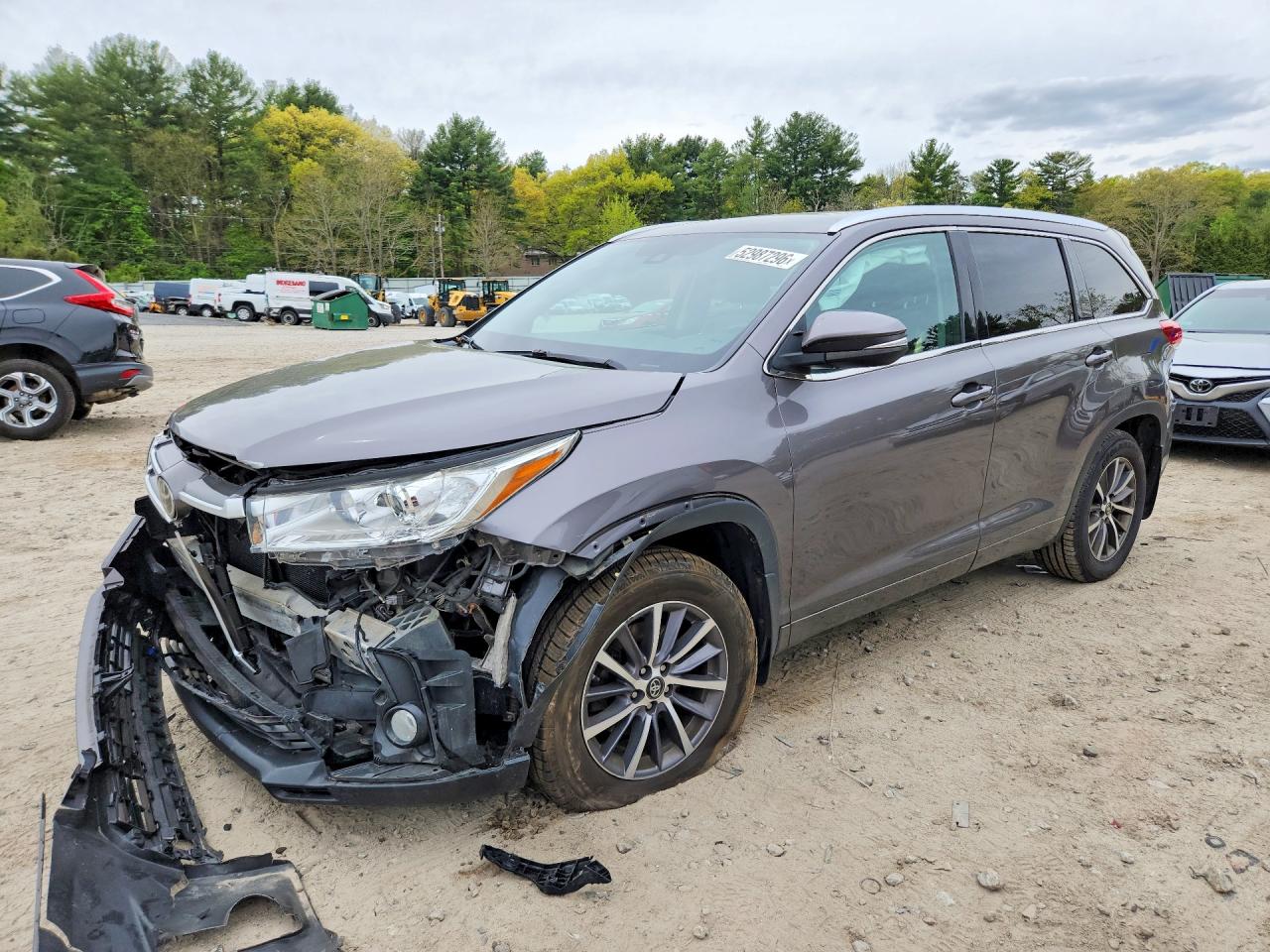 Salvage Toyota Highlander Image