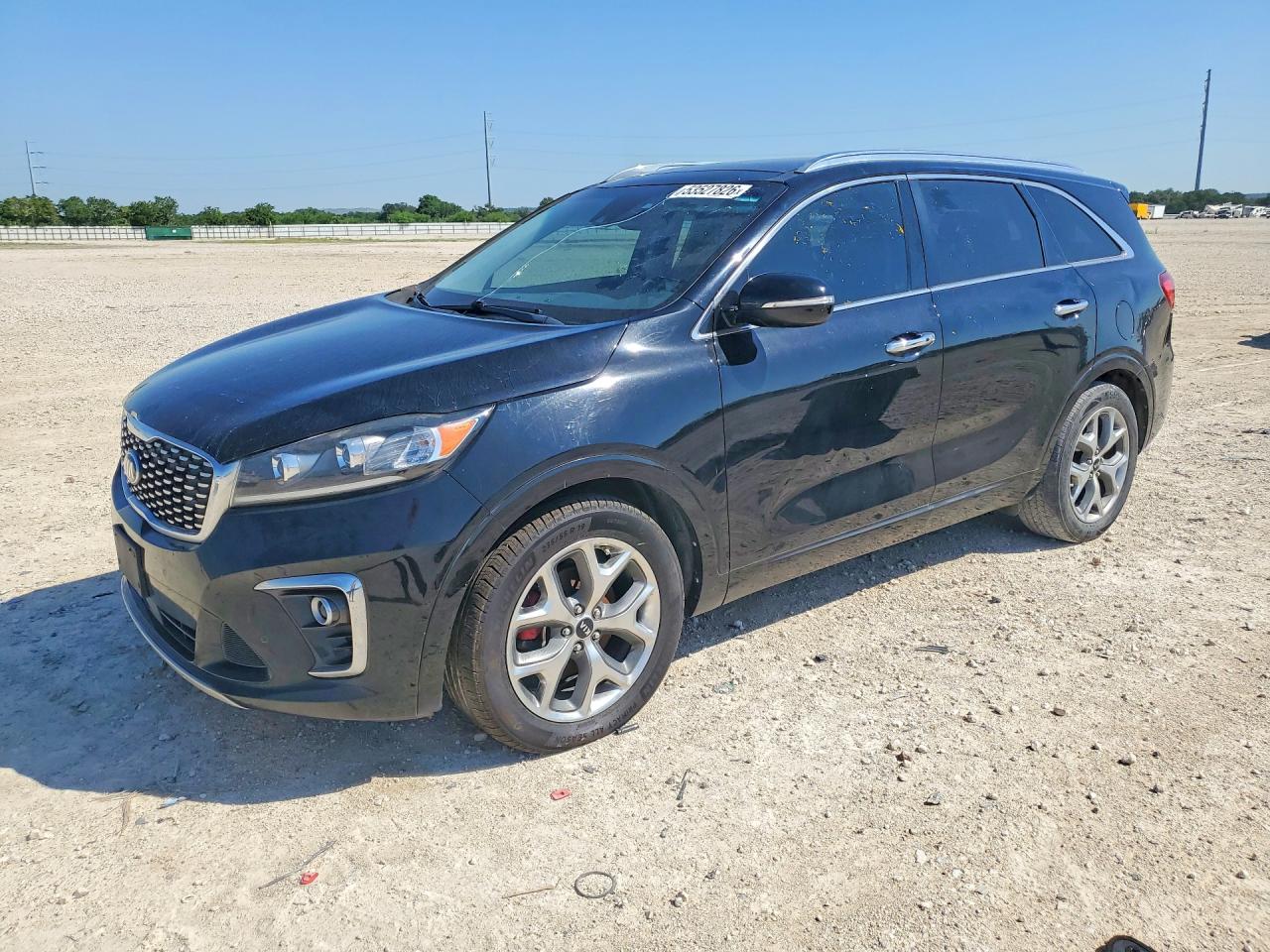 Salvage Kia Sorento Image