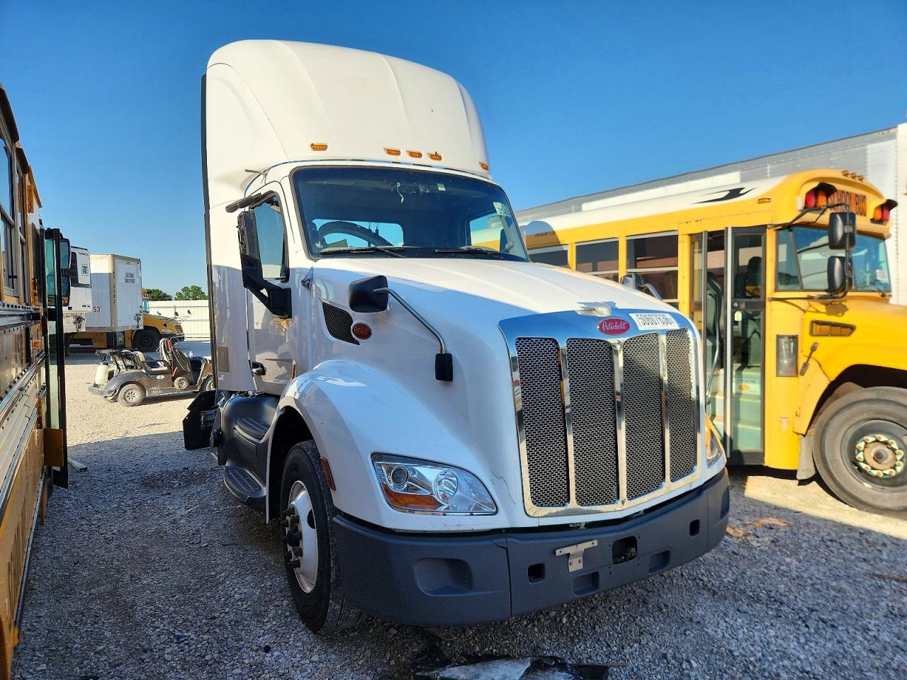 Salvage Peterbilt 579 Image