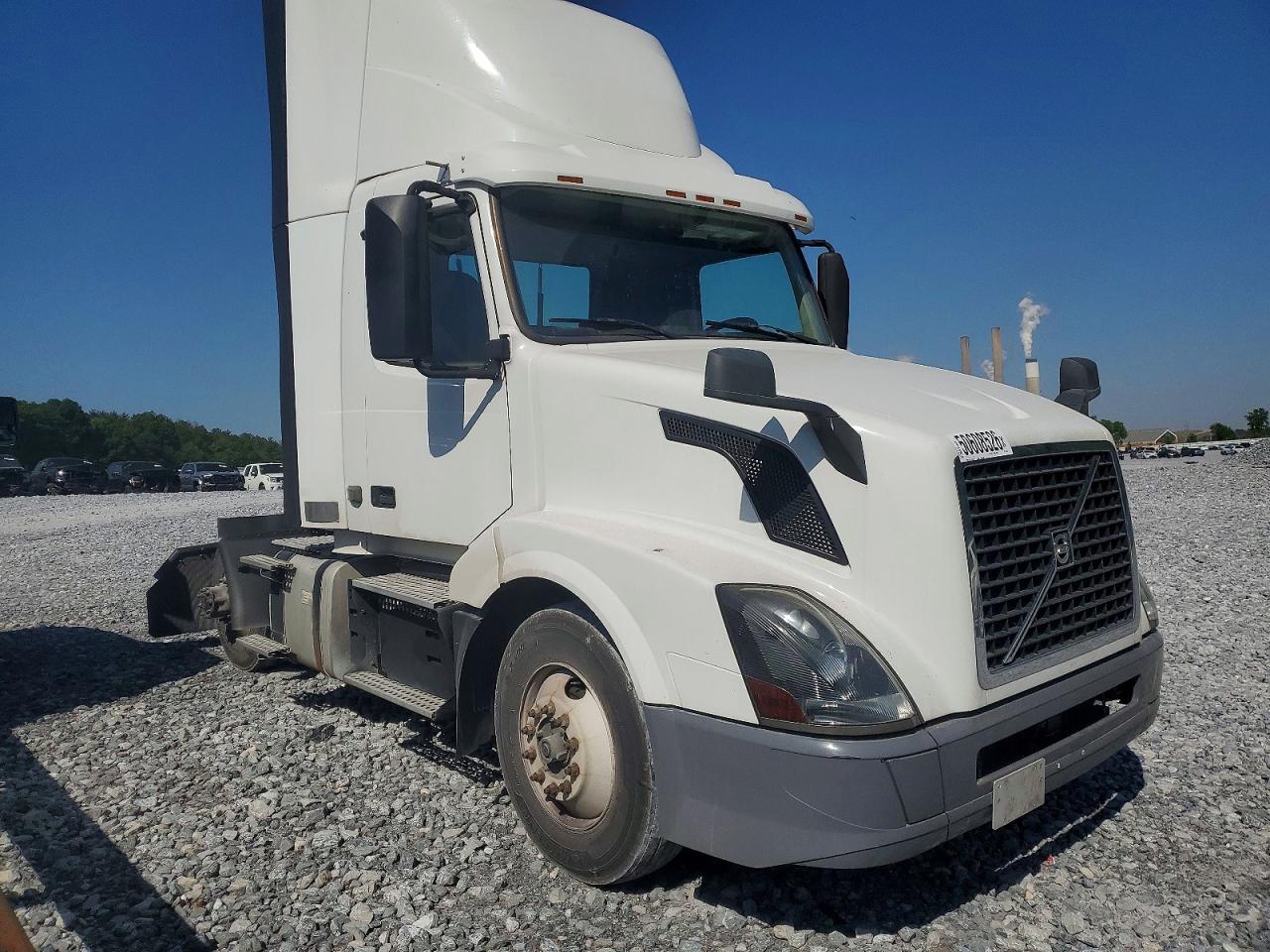 Salvage Volvo Vn Image