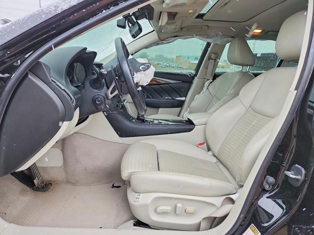 INFINITI Q50 Premium