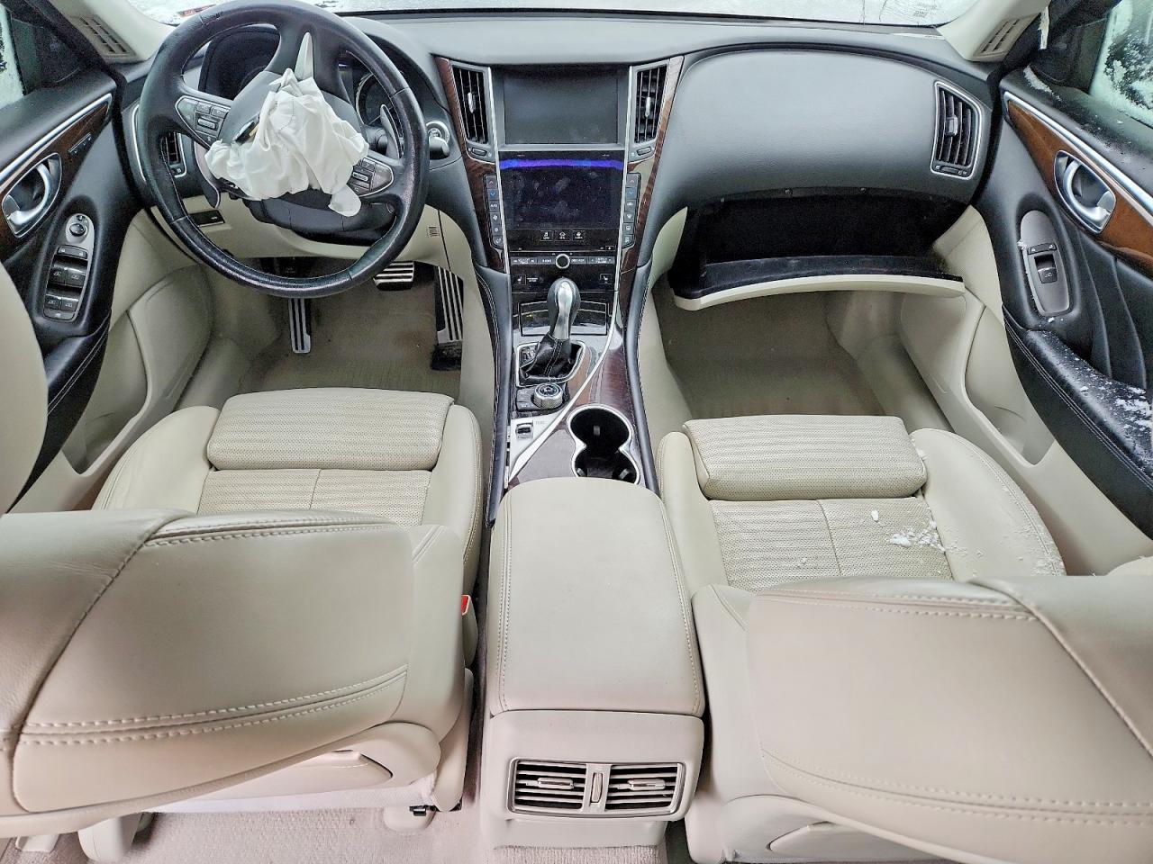 INFINITI Q50 Premium