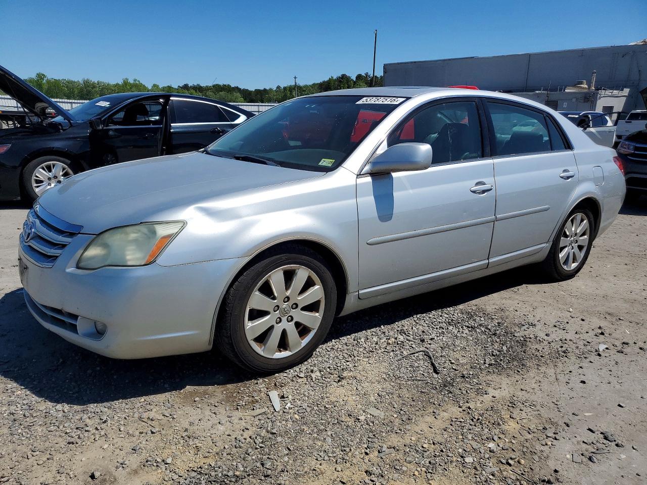 Salvage Toyota Avalon Image