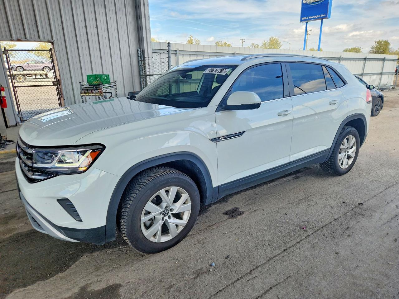 Salvage Volkswagen Atlas Image