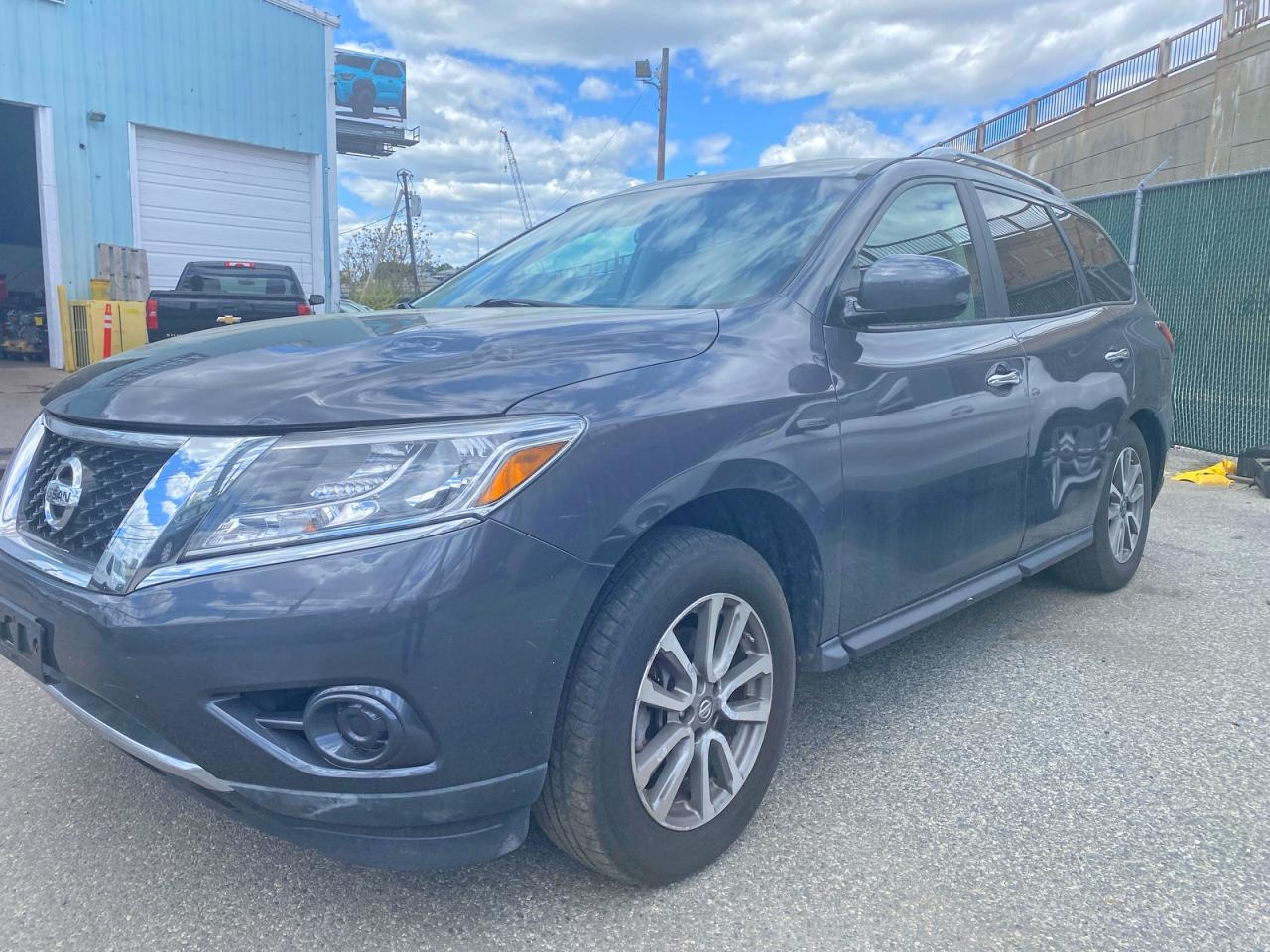 Nissan Pathfinder S