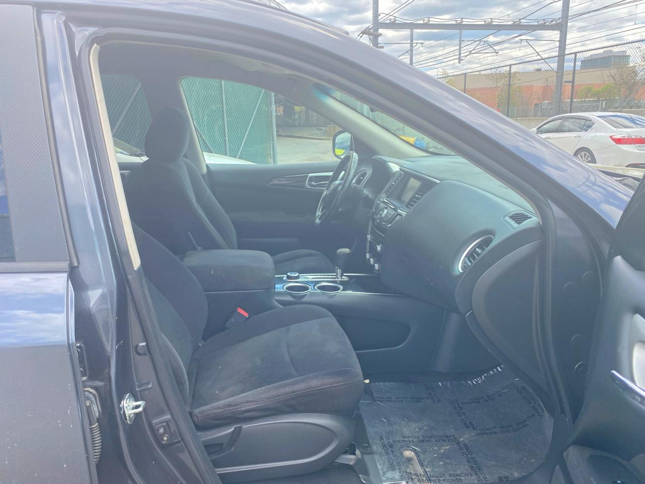 Nissan Pathfinder S