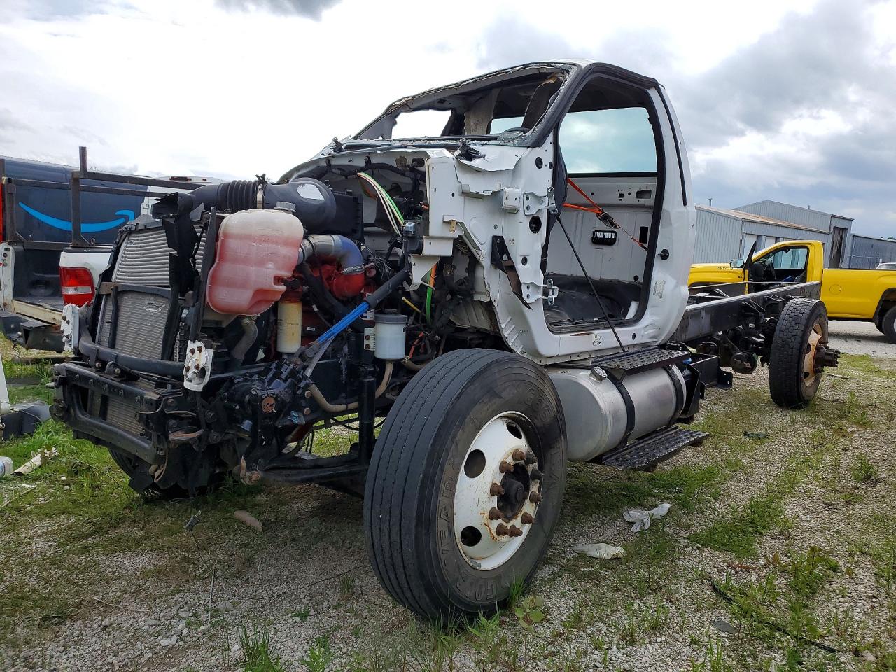 Salvage Ford F-750 Image