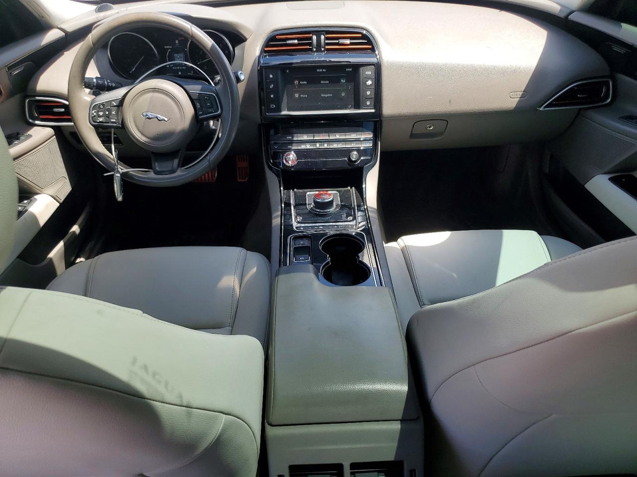 Jaguar XE Premium