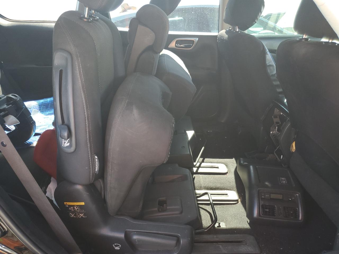 Nissan Pathfinder S