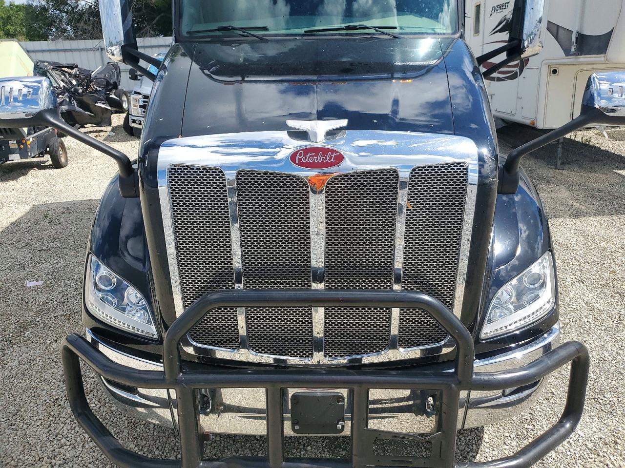 Peterbilt 579
