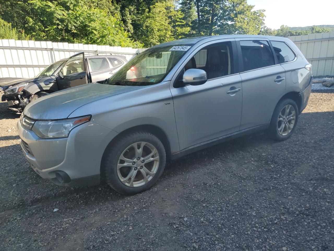 Salvage Mitsubishi Outlander Image