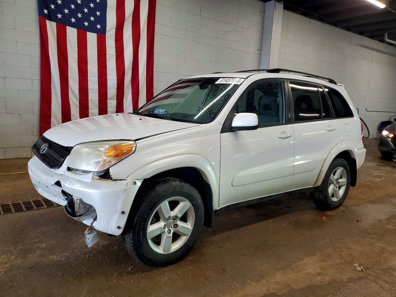 Salvage Toyota RAV4 Image